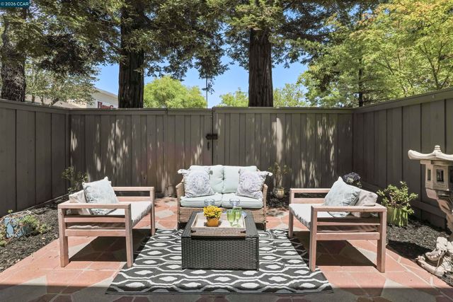 2135 Ascot Dr 13, Moraga, CA 94556