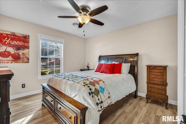 160 MOSCHEL Street, East Peoria, IL 61611