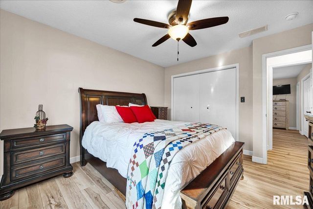 160 MOSCHEL Street, East Peoria, IL 61611