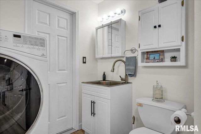 160 MOSCHEL Street, East Peoria, IL 61611