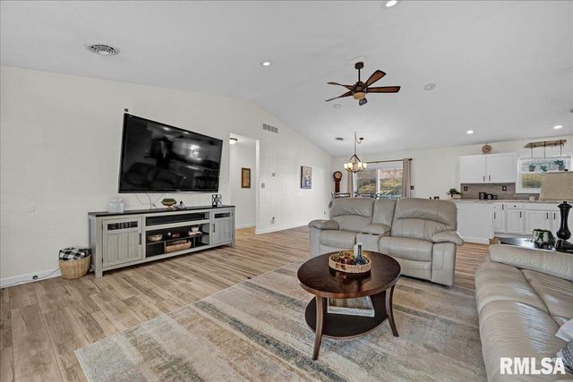 160 MOSCHEL Street, East Peoria, IL 61611