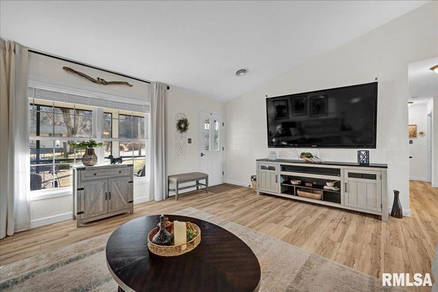 160 MOSCHEL Street, East Peoria, IL 61611