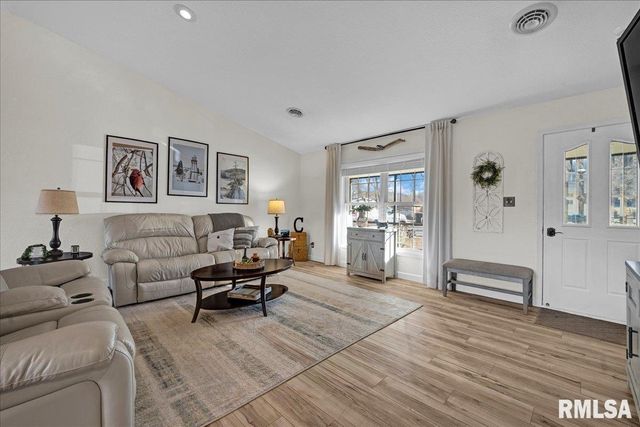 160 MOSCHEL Street, East Peoria, IL 61611