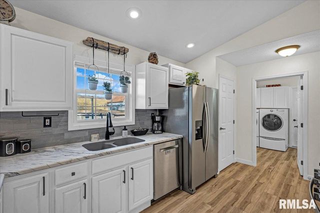 160 MOSCHEL Street, East Peoria, IL 61611