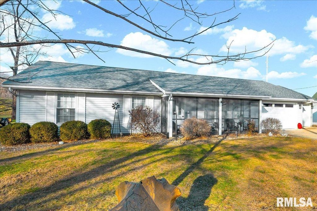 160 MOSCHEL Street, East Peoria, IL 61611