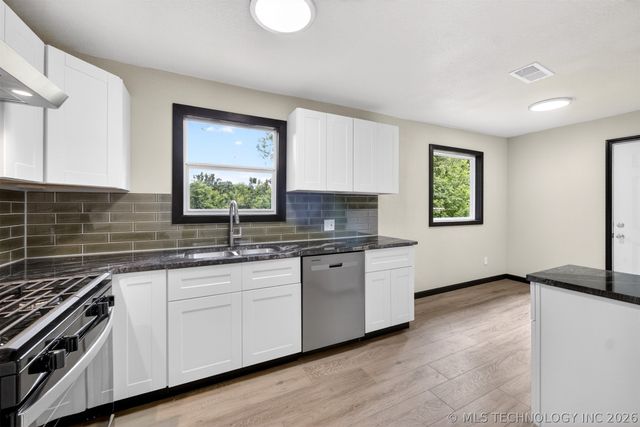28 E 62nd Place N, Tulsa, OK 74126