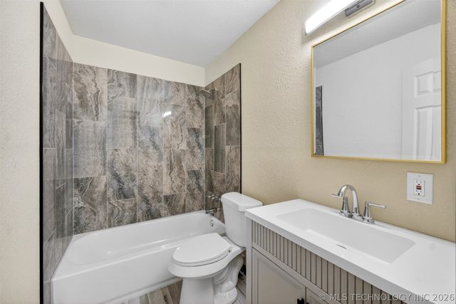 28 E 62nd Place N, Tulsa, OK 74126