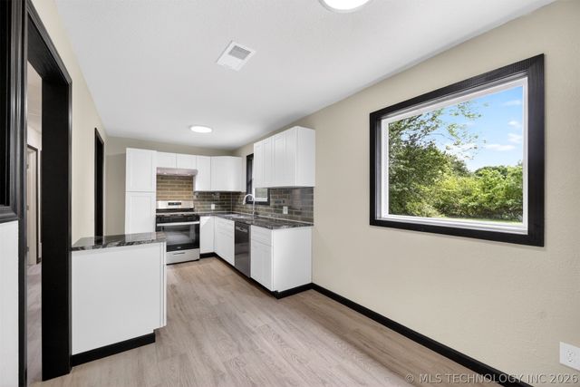 28 E 62nd Place N, Tulsa, OK 74126