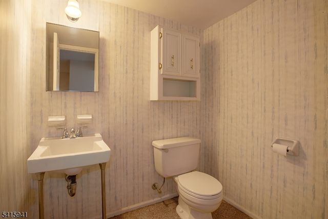 16299 Dell Pl, Stanhope Boro, NJ 07874