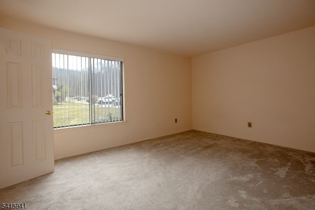 16299 Dell Pl, Stanhope Boro, NJ 07874