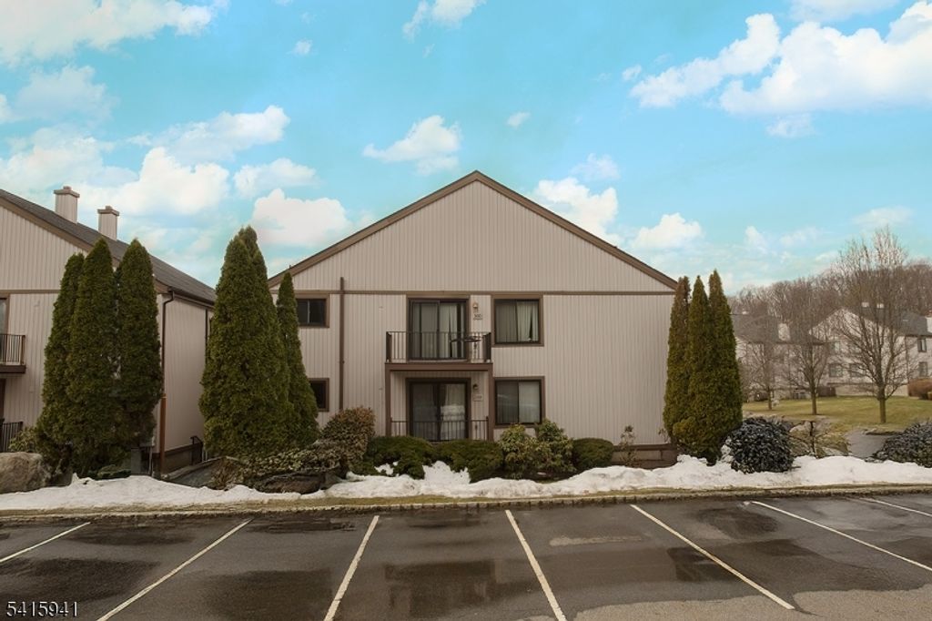 16299 Dell Pl, Stanhope Boro, NJ 07874