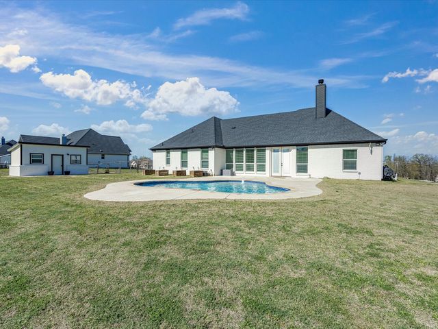 356 Scenic Wood Drive, Azle, TX 76020