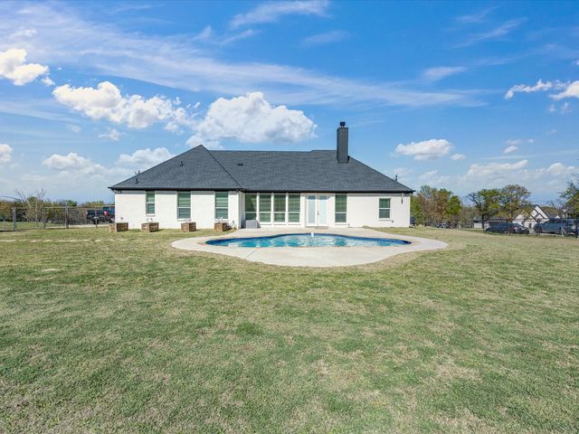356 Scenic Wood Drive, Azle, TX 76020