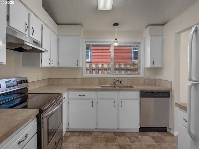 10844 Sw 61ST Ave, Portland, OR 97219
