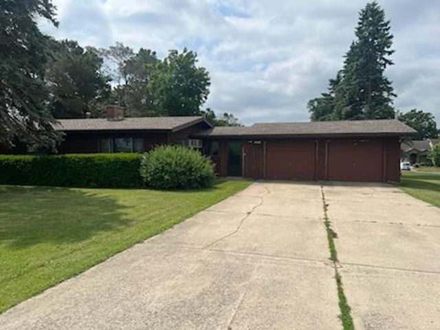 W10617 Blackhawk Trail, Fox Lake, WI 53933