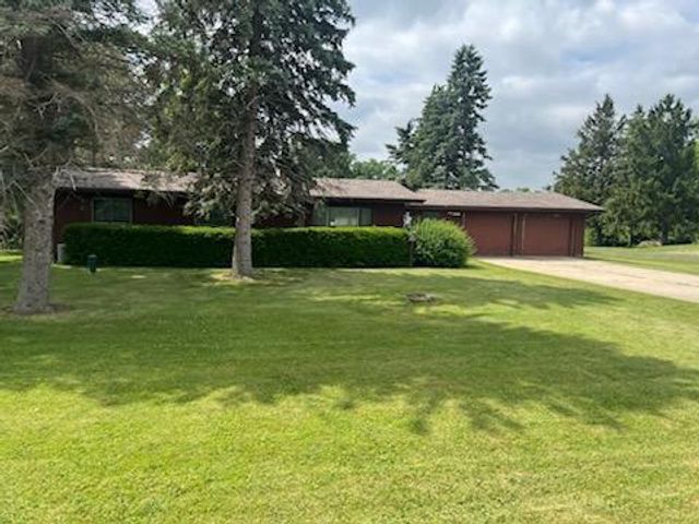 W10617 Blackhawk Trail, Fox Lake, WI 53933
