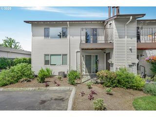 12510 Se STARK St H, Portland, OR 97233