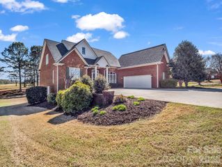 139 N Woodfin Ridge Drive, Inman, SC 29349