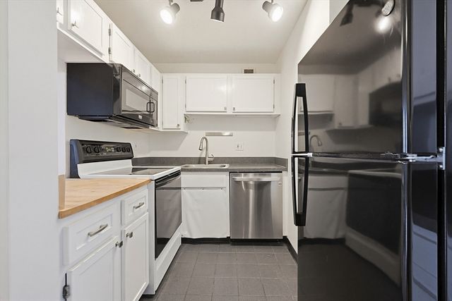 77 Adams St 1102, Quincy, MA 02169