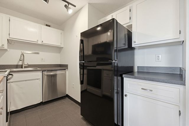 77 Adams St 1102, Quincy, MA 02169
