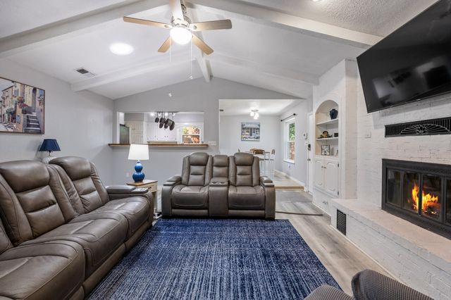 4825 Barnett Street, Fort Worth, TX 76103