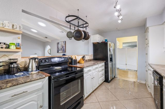 4825 Barnett Street, Fort Worth, TX 76103