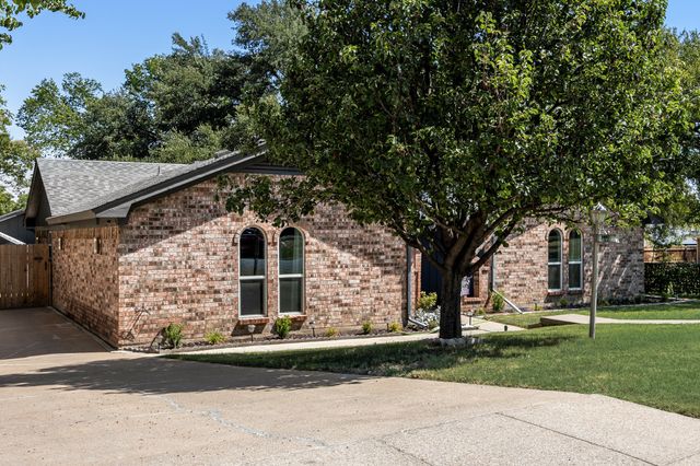 4825 Barnett Street, Fort Worth, TX 76103