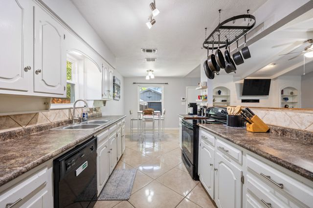 4825 Barnett Street, Fort Worth, TX 76103