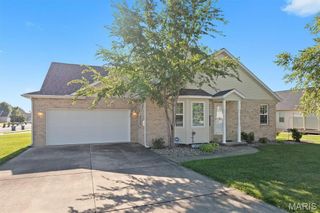 45 Chase Way, Highland, IL 62249