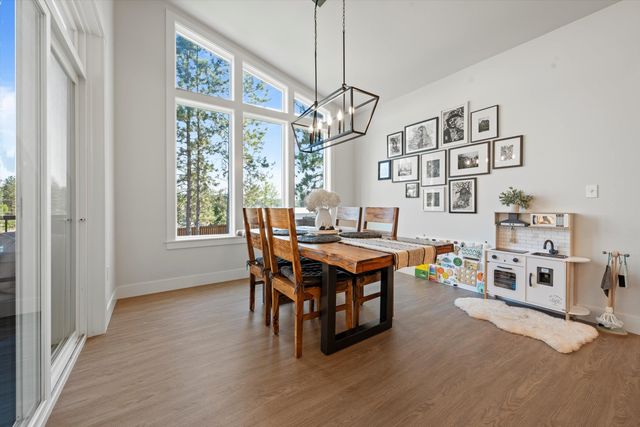 916 E Farwell Rd, Spokane, WA 99208