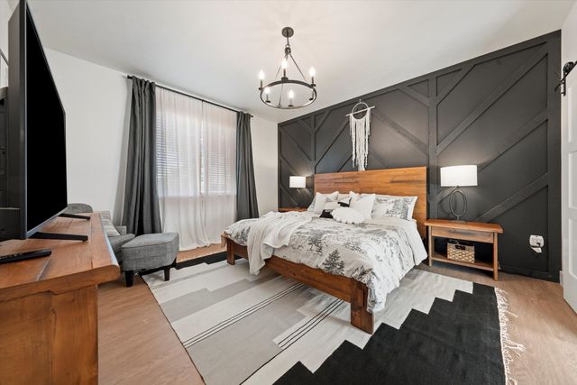 916 E Farwell Rd, Spokane, WA 99208