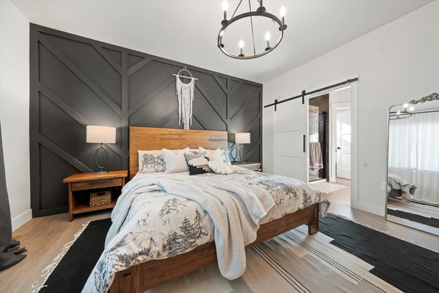 916 E Farwell Rd, Spokane, WA 99208