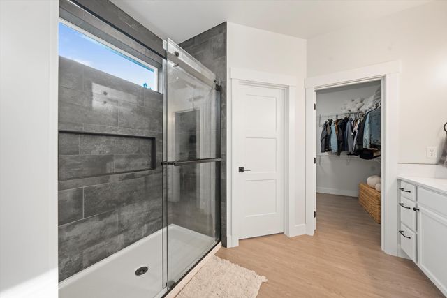 916 E Farwell Rd, Spokane, WA 99208