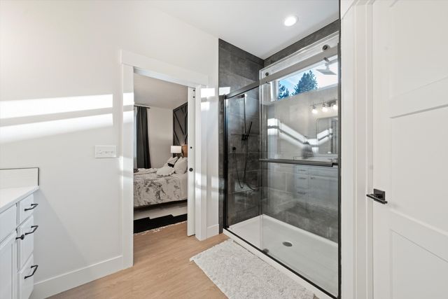 916 E Farwell Rd, Spokane, WA 99208