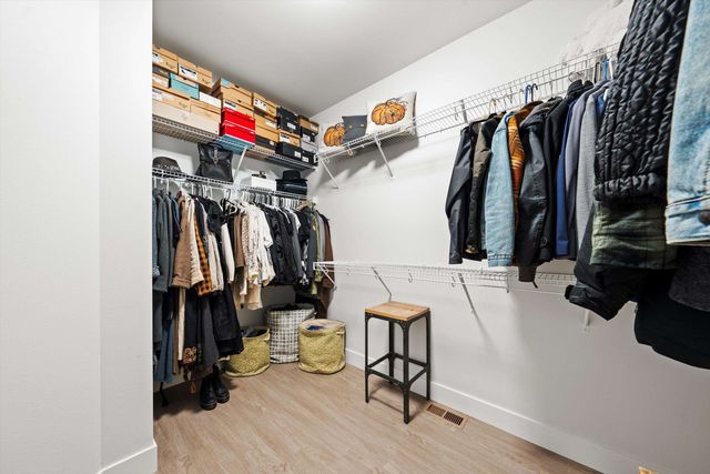 916 E Farwell Rd, Spokane, WA 99208