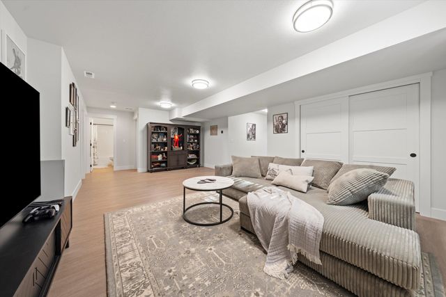 916 E Farwell Rd, Spokane, WA 99208