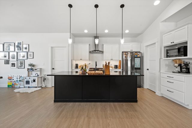 916 E Farwell Rd, Spokane, WA 99208