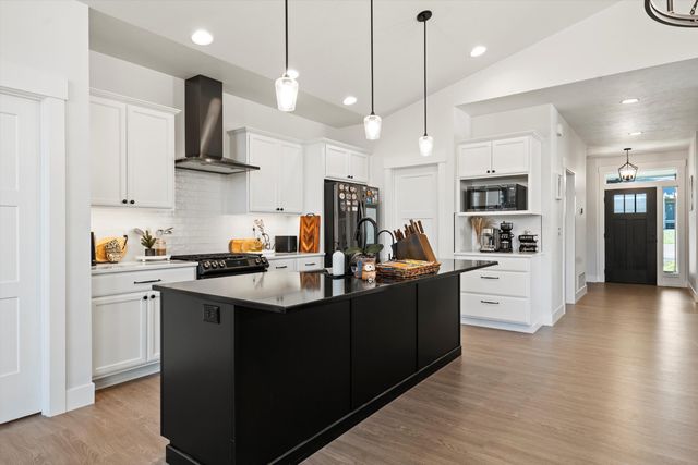 916 E Farwell Rd, Spokane, WA 99208