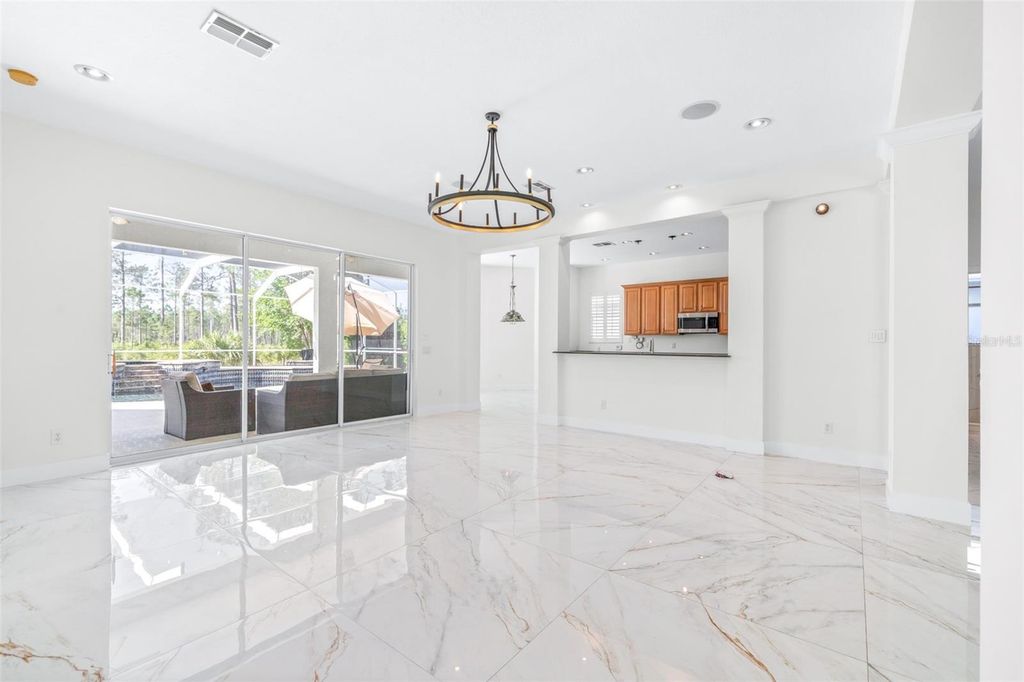 Image 12 of property listing at 10102 DEERCLIFF DRIVE, Tampa, FL 33647