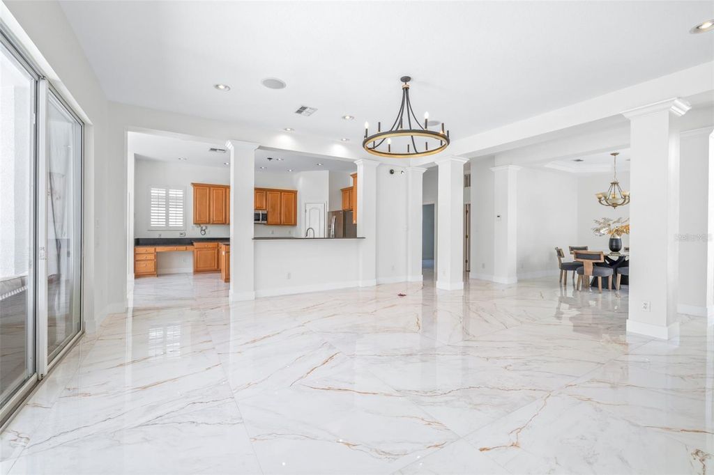 Image 14 of property listing at 10102 DEERCLIFF DRIVE, Tampa, FL 33647