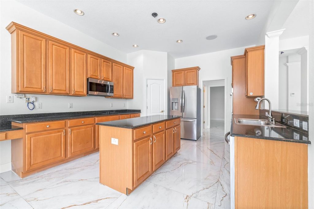 Image 15 of property listing at 10102 DEERCLIFF DRIVE, Tampa, FL 33647
