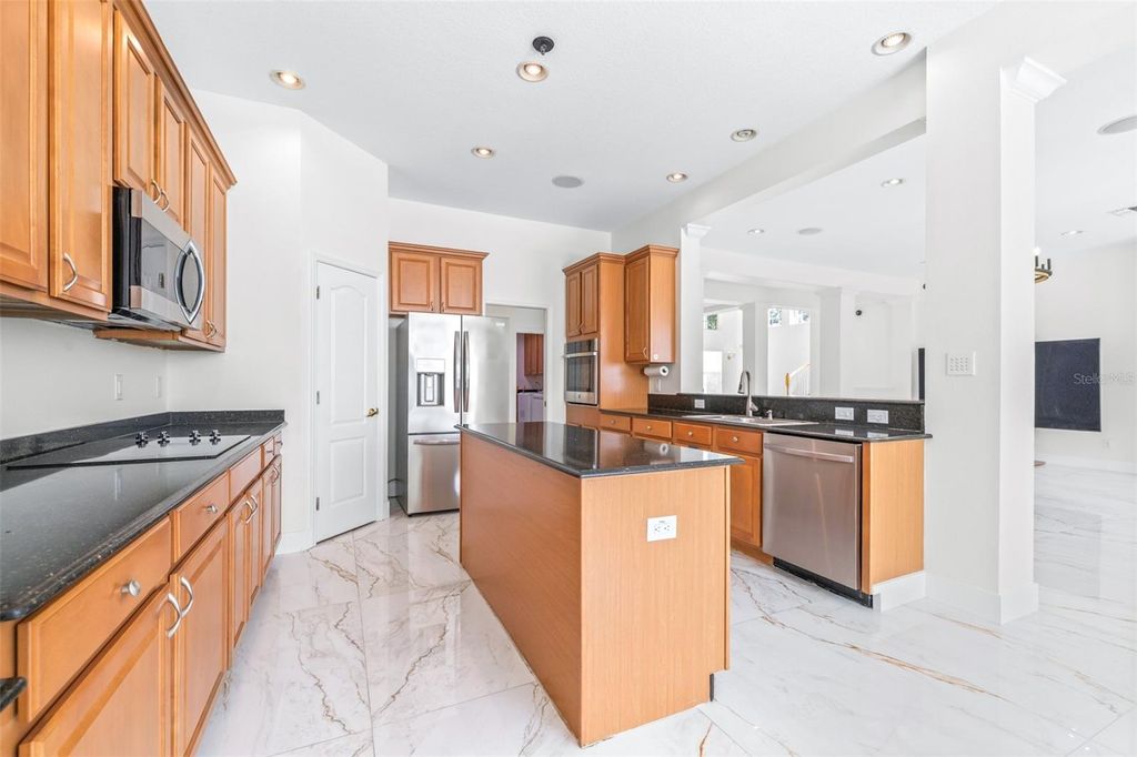 Image 16 of property listing at 10102 DEERCLIFF DRIVE, Tampa, FL 33647