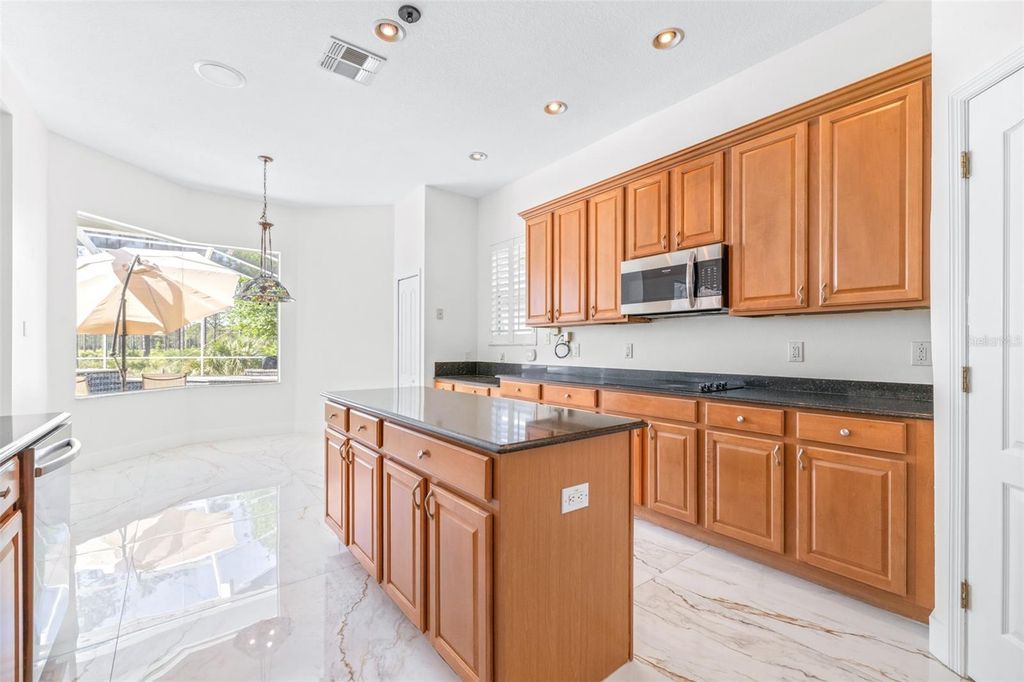 Image 17 of property listing at 10102 DEERCLIFF DRIVE, Tampa, FL 33647