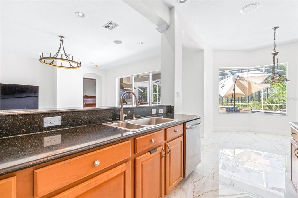 Image 19 of property listing at 10102 DEERCLIFF DRIVE, Tampa, FL 33647