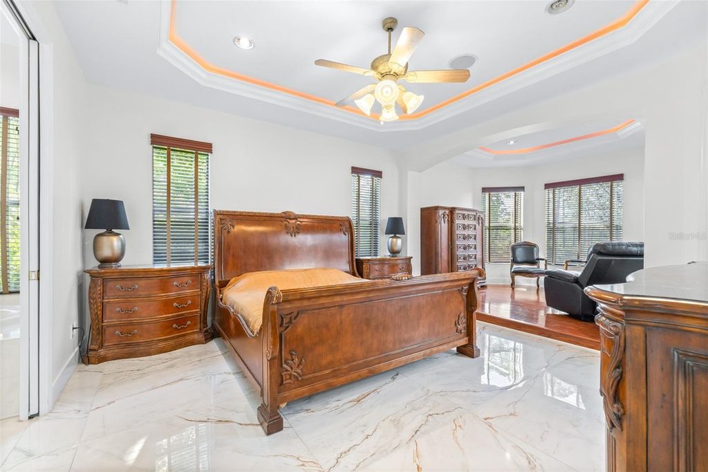Image 22 of property listing at 10102 DEERCLIFF DRIVE, Tampa, FL 33647