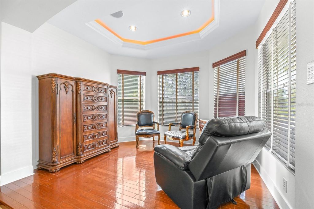 Image 24 of property listing at 10102 DEERCLIFF DRIVE, Tampa, FL 33647