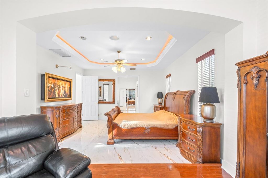 Image 25 of property listing at 10102 DEERCLIFF DRIVE, Tampa, FL 33647