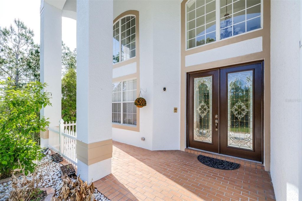 Image 4 of property listing at 10102 DEERCLIFF DRIVE, Tampa, FL 33647