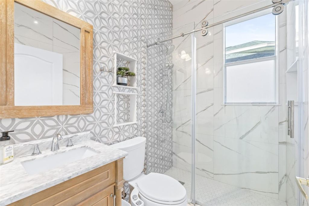 Image 31 of property listing at 10102 DEERCLIFF DRIVE, Tampa, FL 33647