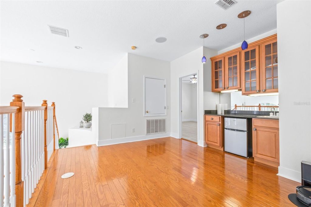 Image 32 of property listing at 10102 DEERCLIFF DRIVE, Tampa, FL 33647